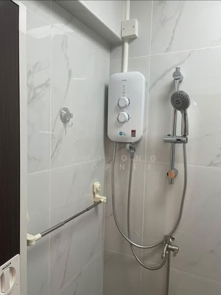 427 Clementi Avenue 3, 427 Clementi Avenue 3, Room Rental, 180 sqft, HDB Flat For Rent, by Kiwi Ong Propnex, 500156369 - Bathroom - PropertyGuru.com.sg