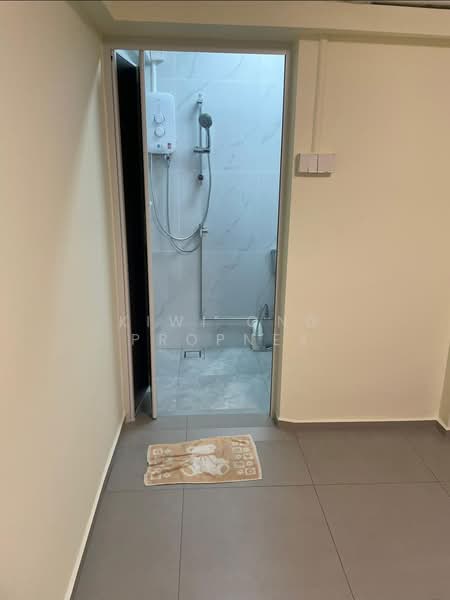427 Clementi Avenue 3, 427 Clementi Avenue 3, Room Rental, 180 sqft, HDB Flat For Rent, by Kiwi Ong Propnex, 500156369 - Bathroom - PropertyGuru.com.sg