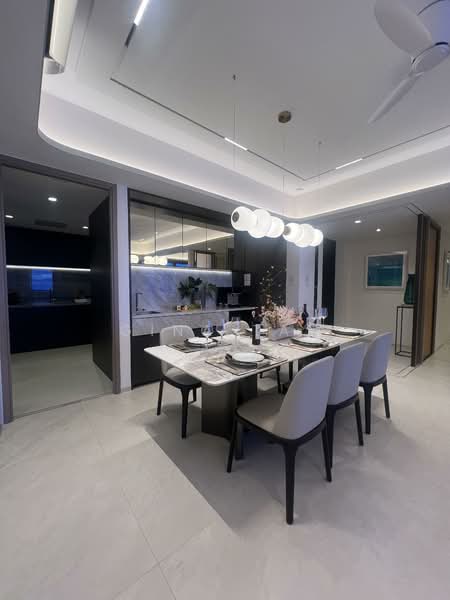 Vela Bay, Bayshore Road, 5 Bedrooms, 1,765 sqft, Condominium For Sale, by Gina Tan, 500156372 - Dining Room - PropertyGuru.com.sg