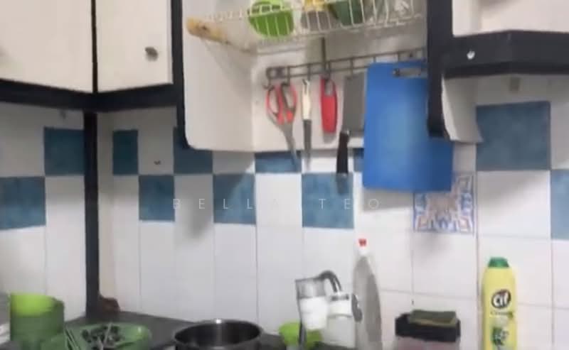 642 Jurong West Street 61, 642 Jurong West Street 61, 3 Bedrooms, 1,000 sqft, HDB Flat For Rent, by Bella Teo, 500156374 - Kitchen - PropertyGuru.com.sg