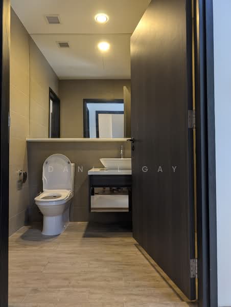 Three 11, 311 Upper Thomson Road, 2 Bedrooms, 678 sqft, Apartment For Rent, by Daniel Gay, 500156376 - Bathroom - PropertyGuru.com.sg