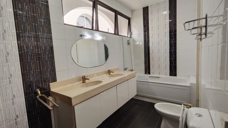 Springleaf Garden, Springleaf Road, 4 Bedrooms, 3,200 sqft, Semi-Detached House For Rent, by Adam Yeo, 500156384 - Master Bathroom - PropertyGuru.com.sg