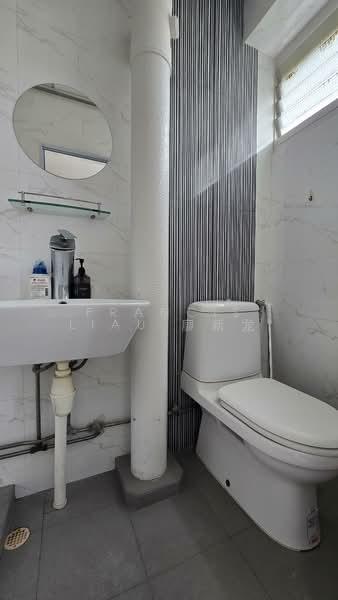 862A Tampines Street 83, 862A Tampines Street 83, 3 Bedrooms, 1,313 sqft, HDB Flat For Sale, by Francis Liau 廖新龙, 500156420 - Bathroom - PropertyGuru.com.sg