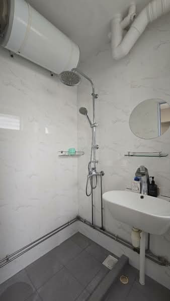862A Tampines Street 83, 862A Tampines Street 83, 3 Bedrooms, 1,313 sqft, HDB Flat For Sale, by Francis Liau 廖新龙, 500156420 - Bathroom - PropertyGuru.com.sg