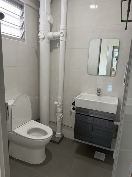 210 Jurong East Street 21, 210 Jurong East Street 21, 2 Bedrooms, 882 sqft, HDB Flat For Rent, by Kevin Teng, 500156426 - Bathroom - PropertyGuru.com.sg