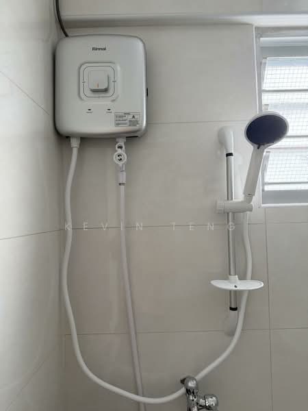 210 Jurong East Street 21, 210 Jurong East Street 21, 2 Bedrooms, 882 sqft, HDB Flat For Rent, by Kevin Teng, 500156426 - Bathroom - PropertyGuru.com.sg