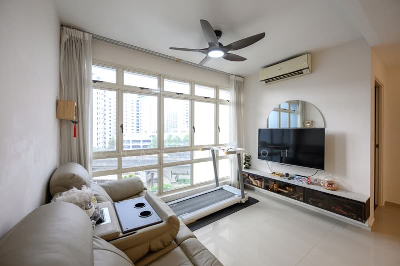 267B Compassvale Link, 267B Compassvale Link, 3 Bedrooms, 968 sqft, HDB Flat For Sale, by Charlie Goh, 500156427 - Living Room - PropertyGuru.com.sg