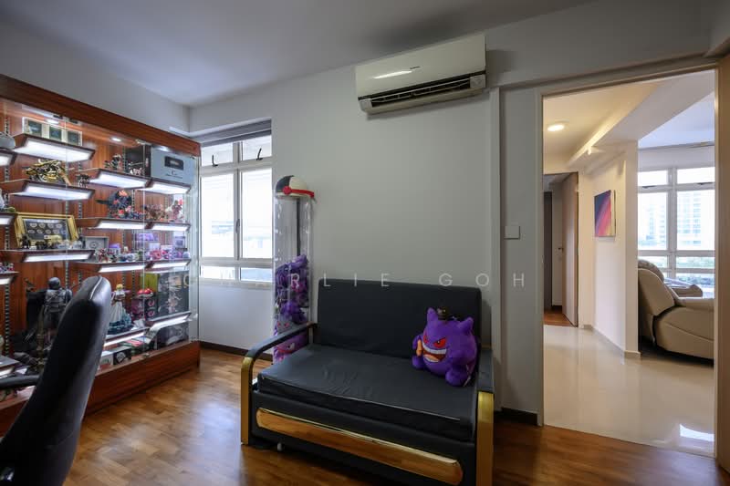267B Compassvale Link, 267B Compassvale Link, 3 Bedrooms, 968 sqft, HDB Flat For Sale, by Charlie Goh, 500156427 - Living Room - PropertyGuru.com.sg