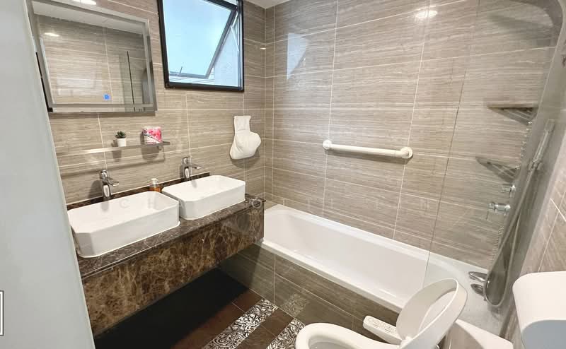 Parc Oasis, 35 Jurong East Avenue 1, Room Rental, 200 sqft, Condominium For Rent, by Charlotte Lin, 500156439 - Bathroom - PropertyGuru.com.sg