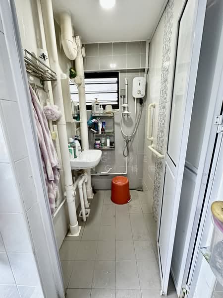 175 Boon Lay Drive, 175 Boon Lay Drive, 2 Bedrooms, 635 sqft, HDB Flat For Sale, by Yong Wee Foong 杨伟锋, 500156442 - Bathroom - PropertyGuru.com.sg