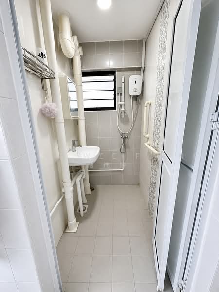 175 Boon Lay Drive, 175 Boon Lay Drive, 2 Bedrooms, 635 sqft, HDB Flat For Sale, by Yong Wee Foong 杨伟锋, 500156442 - Bathroom - PropertyGuru.com.sg