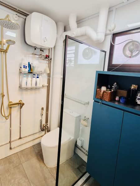 856 Tampines Street 82, 856 Tampines Street 82, 3 Bedrooms, 1,313 sqft, HDB Flat For Sale, by Aszri ERA, 500156451 - Bathroom - PropertyGuru.com.sg