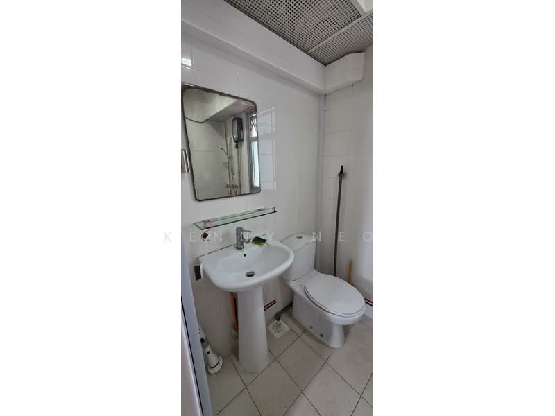 471A Upper Serangoon Crescent, 471A Upper Serangoon Crescent, 2 Bedrooms, 721 sqft, HDB Flat For Rent, by Kenny Neo, 500156464 - Bathroom - PropertyGuru.com.sg