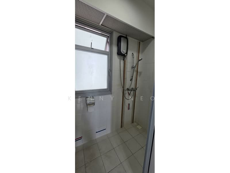 471A Upper Serangoon Crescent, 471A Upper Serangoon Crescent, 2 Bedrooms, 721 sqft, HDB Flat For Rent, by Kenny Neo, 500156464 - Bathroom - PropertyGuru.com.sg