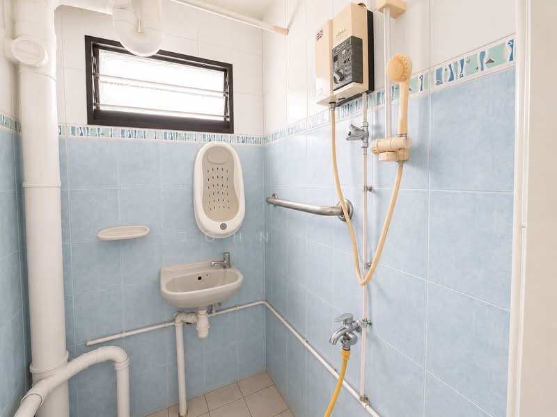 195 Kim Keat Avenue, 195 Kim Keat Avenue, 3 Bedrooms, 710 sqft, HDB Flat For Sale, by John Lee, 500156478 - Bathroom - PropertyGuru.com.sg