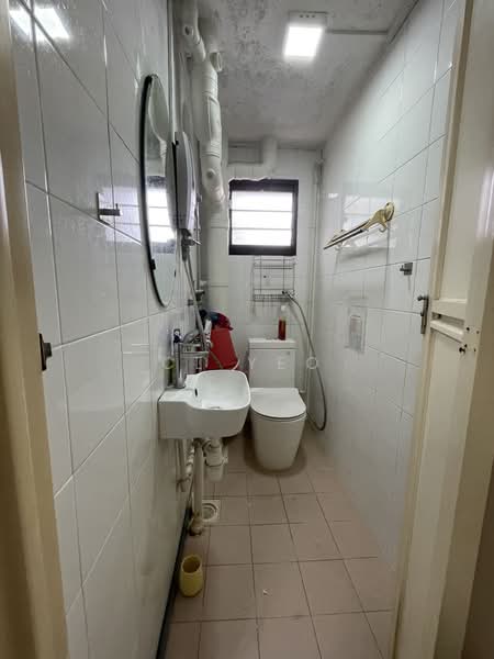40 Circuit Road, 40 Circuit Road, 2 Bedrooms, 613 sqft, HDB Flat For Sale, by CL Yeo, 500156482 - Bathroom - PropertyGuru.com.sg