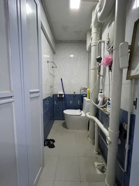 40 Circuit Road, 40 Circuit Road, 2 Bedrooms, 613 sqft, HDB Flat For Sale, by CL Yeo, 500156482 - Bathroom - PropertyGuru.com.sg