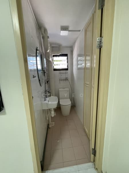 40 Circuit Road, 40 Circuit Road, 2 Bedrooms, 613 sqft, HDB Flat For Sale, by CL Yeo, 500156482 - Bathroom - PropertyGuru.com.sg