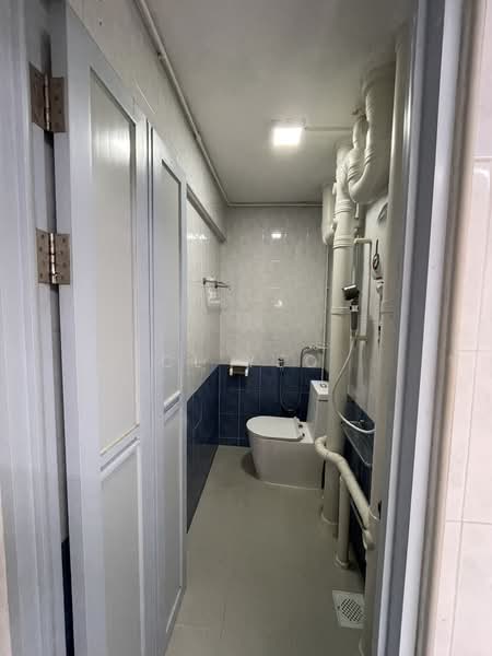 40 Circuit Road, 40 Circuit Road, 2 Bedrooms, 613 sqft, HDB Flat For Sale, by CL Yeo, 500156482 - Bathroom - PropertyGuru.com.sg