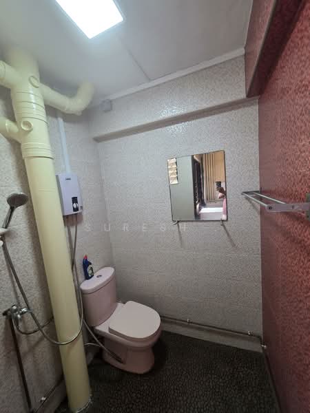 123 Mcnair Road, 123 Mcnair Road, 2 Bedrooms, 689 sqft, HDB Flat For Sale, by Suresh ., 500156484 - Bathroom - PropertyGuru.com.sg