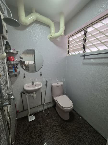 123 Mcnair Road, 123 Mcnair Road, 2 Bedrooms, 689 sqft, HDB Flat For Sale, by Suresh ., 500156484 - Bathroom - PropertyGuru.com.sg