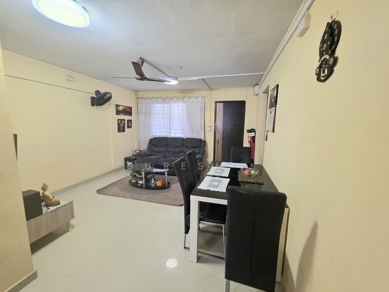 123 Mcnair Road, 123 Mcnair Road, 2 Bedrooms, 689 sqft, HDB Flat For Sale, by Suresh ., 500156484 - Living Room - PropertyGuru.com.sg
