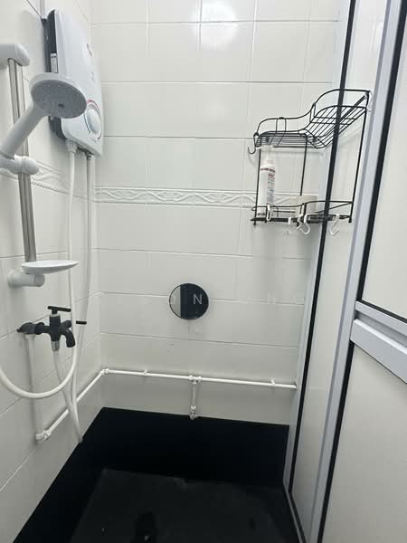 ⭐ Terrace House Near Queenstown MRT For Rent ⭐ 5 Mins Walk ⭐ D03 Alexandra / Commonwealth, , 2 Bedrooms, 900 sqft, Terraced House For Rent, by Alson Ong, 500156509 - PropertyGuru.com.sg
