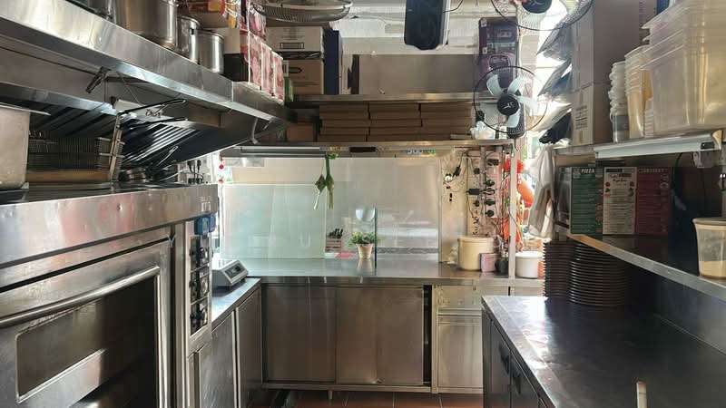 Esplanade Mall, 8 Raffles Avenue, 200 sqft, Food & Beverage For Rent, by Yu-ru Seetoh, 500156525 - Kitchen - CommercialGuru.com.sg