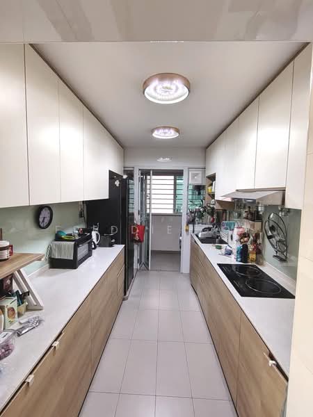 451B Bukit Batok West Avenue 6, 451B Bukit Batok West Avenue 6, 3 Bedrooms, 1,238 sqft, HDB Flat For Sale, by Freddie Goh, 500156530 - Kitchen - PropertyGuru.com.sg