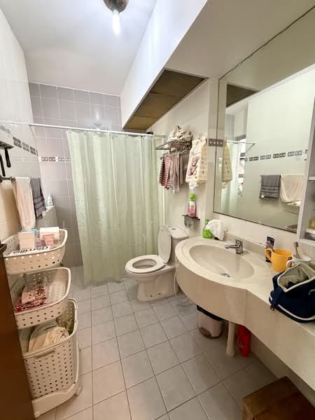 272D Sengkang Central, 272D Sengkang Central, 3 Bedrooms, 990 sqft, HDB Flat For Sale, by Ellie Zhu Jia Yi, 500156547 - Bathroom - PropertyGuru.com.sg