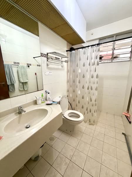 272D Sengkang Central, 272D Sengkang Central, 3 Bedrooms, 990 sqft, HDB Flat For Sale, by Ellie Zhu Jia Yi, 500156547 - Bathroom - PropertyGuru.com.sg