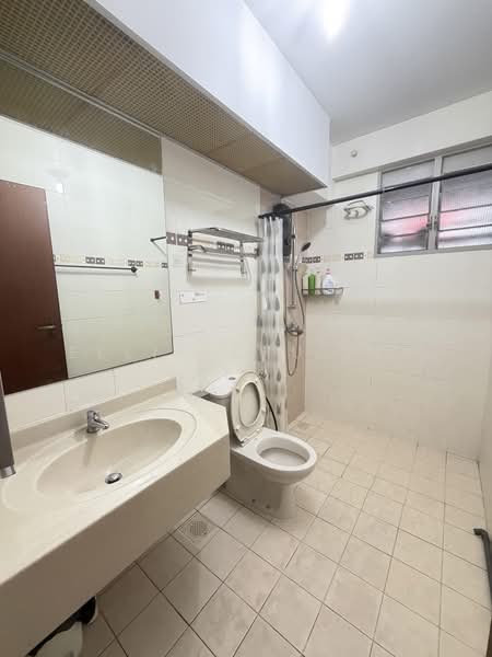 272D Sengkang Central, 272D Sengkang Central, 3 Bedrooms, 969 sqft, HDB Flat For Sale, by Ellie Zhu Jia Yi, 500156547 - Bathroom - PropertyGuru.com.sg