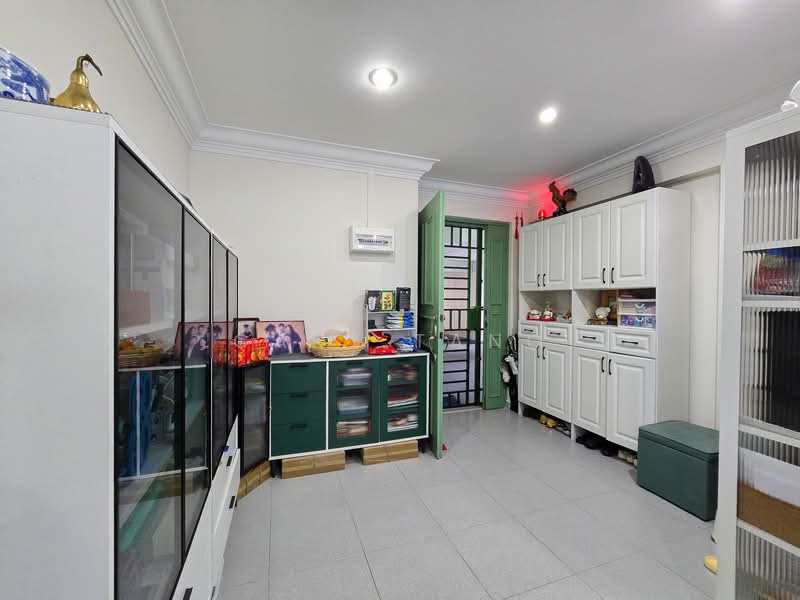 734 Tampines Street 71, 734 Tampines Street 71, 3 Bedrooms, 1,323 sqft, HDB Flat For Sale, by Gary Tang, 500156560 - Living Room - PropertyGuru.com.sg