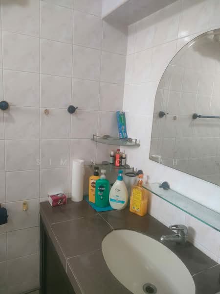 141 Rivervale Street, 141 Rivervale Street, 3 Bedrooms, 1,076 sqft, HDB Flat For Sale, by Simon Chuah, 500156569 - Bathroom - PropertyGuru.com.sg