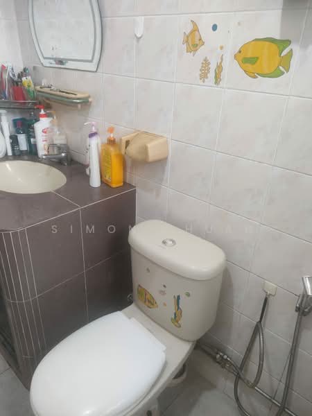 141 Rivervale Street, 141 Rivervale Street, 3 Bedrooms, 1,076 sqft, HDB Flat For Sale, by Simon Chuah, 500156569 - Bathroom - PropertyGuru.com.sg