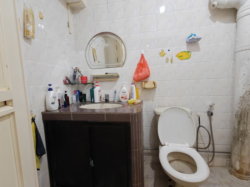 141 Rivervale Street, 141 Rivervale Street, 3 Bedrooms, 1,076 sqft, HDB Flat For Sale, by Simon Chuah, 500156569 - Bathroom - PropertyGuru.com.sg