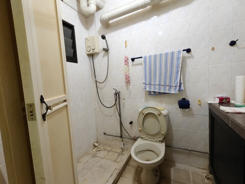 141 Rivervale Street, 141 Rivervale Street, 3 Bedrooms, 1,076 sqft, HDB Flat For Sale, by Simon Chuah, 500156569 - Bathroom - PropertyGuru.com.sg