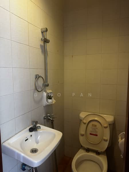The Mayfair, 3 Jurong East Street 32, Room Rental, 150 sqft, Condominium For Rent, by Gino Pan, 500156571 - Bathroom - PropertyGuru.com.sg