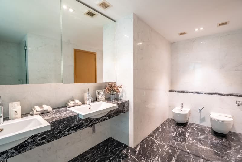 One Shenton, 1 Shenton Way, 4 Bedrooms, 5,651 sqft, Condominium For Sale, by Richard Jany, 500156600 - Bathroom - PropertyGuru.com.sg