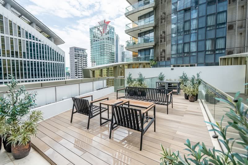One Shenton, 1 Shenton Way, 4 Bedrooms, 5,651 sqft, Condominium For Sale, by Richard Jany, 500156600 - Balcony - PropertyGuru.com.sg