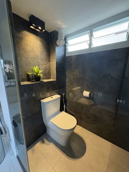 9 Holland Avenue, 9 Holland Avenue, 3 Bedrooms, 699 sqft, HDB Flat For Sale, by Valerie Teo, 500156615 - Bathroom - PropertyGuru.com.sg