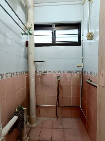 4 Haig Road, 4 Haig Road, 2 Bedrooms, 699 sqft, HDB Flat For Sale, by AARON LIM, 500156618 - Bathroom - PropertyGuru.com.sg