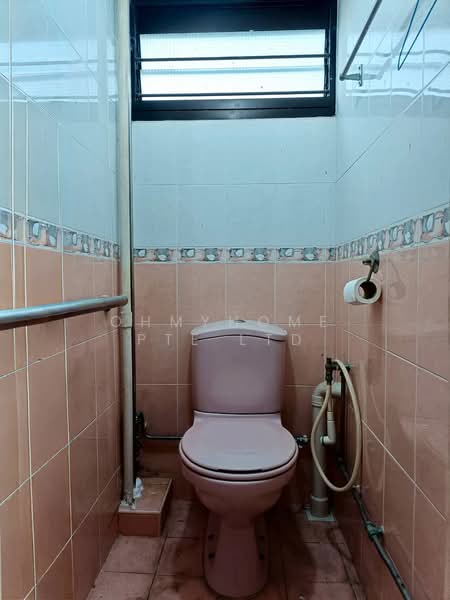 4 Haig Road, 4 Haig Road, 2 Bedrooms, 699 sqft, HDB Flat For Sale, by AARON LIM, 500156618 - Bathroom - PropertyGuru.com.sg