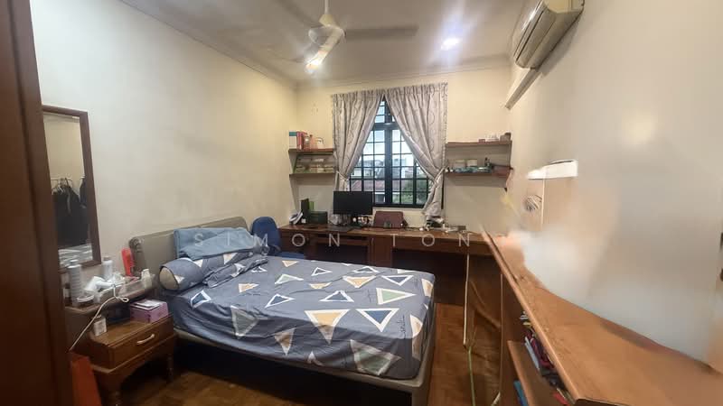 Toh Tuck Crescent, Toh Tuck Crescent, 6 Bedrooms, 1,400 sqft, Terraced House For Sale, by Simon Tong, 500156621 - Bedroom - PropertyGuru.com.sg