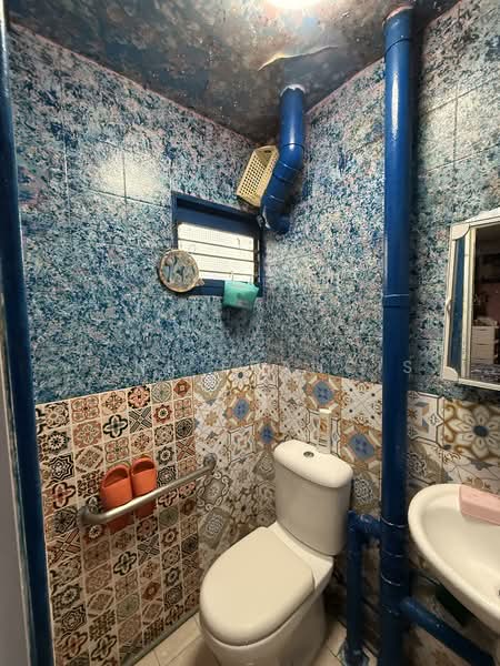 32 Marsiling Drive, 32 Marsiling Drive, 4 Bedrooms, 947 sqft, HDB Flat For Sale, by Jane Francis, 500156625 - Attached Bathroom - PropertyGuru.com.sg