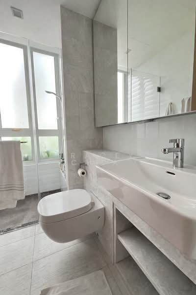 Turquoise, 51 Cove Drive, 3 Bedrooms, 2,573 sqft, Condominium For Rent, by Tracey Chia, 500156643 - Bathroom - PropertyGuru.com.sg