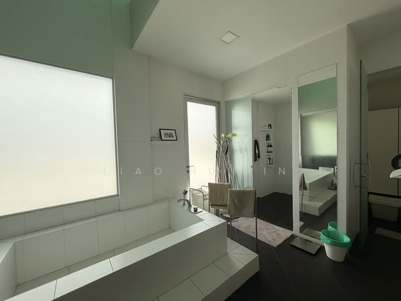 Wareham Road, Wareham Road, 8 Bedrooms, 8,465 sqft, Detached House For Sale, by Liao Huimin, 500156658 - Master bathroom - PropertyGuru.com.sg