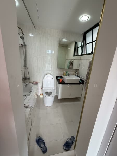 Parc Palais, 57 Hume Avenue, 3 Bedrooms, 1,238 sqft, Condominium For Sale, by Veronica Peh, 500156662 - Bathroom - PropertyGuru.com.sg