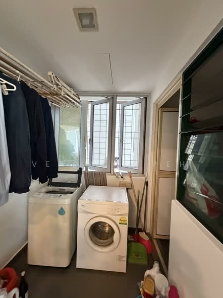 Parc Palais, 57 Hume Avenue, 3 Bedrooms, 1,238 sqft, Condominium For Sale, by Veronica Peh, 500156662 - Yard - PropertyGuru.com.sg