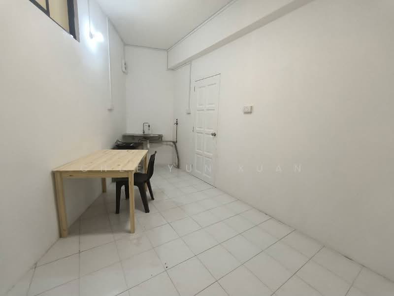 Sims 450 Centre, 450 Sims Avenue, Studio, 350 sqft, Walk-up Apartment For Rent, by Chee Yun Xuan, 500156669 - PropertyGuru.com.sg